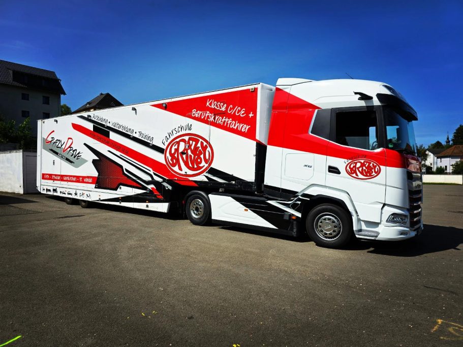 Unser DAF XG 480 mit Racetrailer Unser DAF XG 480 mit Racetrailer