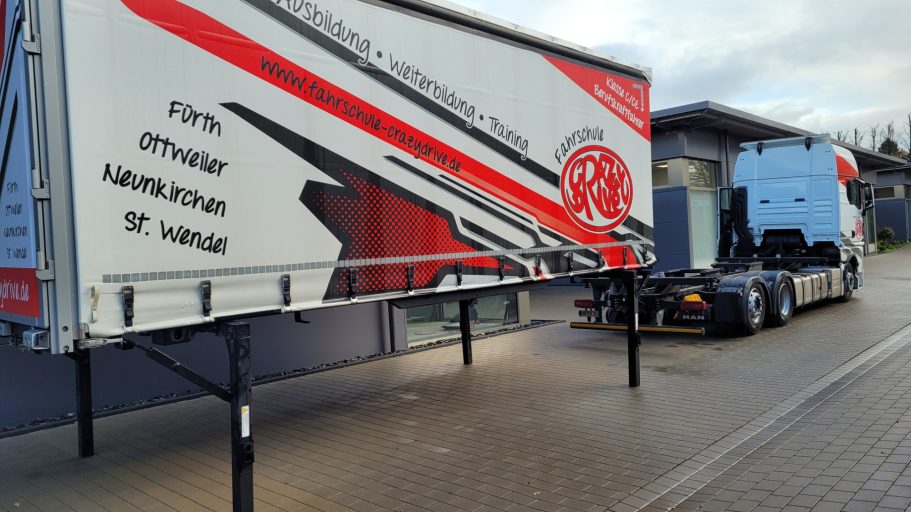 Unser TGX abgebrückt :-) Unser TGX abgebrückt :-)